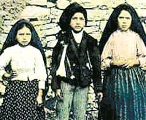 Quando Lucia chiese alla Madonna se li avrebbe portati in Paradiso la Vergine rispose: "Sì, presto porterò Giacinta e Francesco, ma tu rimarrai qui ancora per un bel po'. Gesù vuole che tu lo serva facendomi conoscere ed amare. Vuole stabilire nel mondo una devozione ai miei